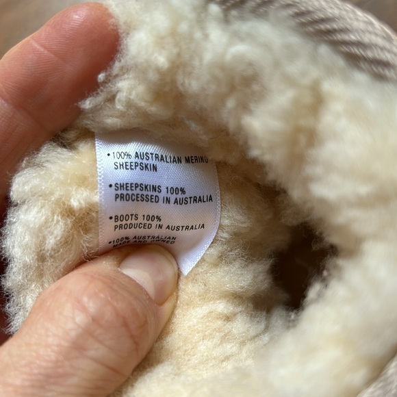 UGG sheepskin boot - Picture 6 of 6